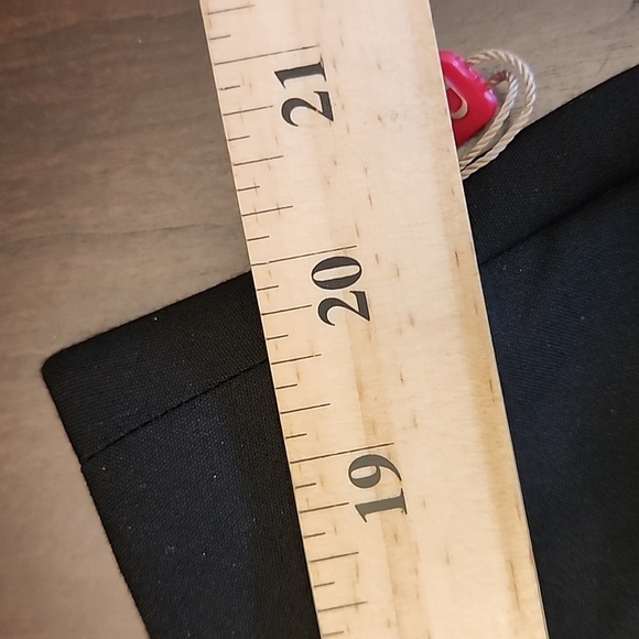 NWT Rafaella Lightweight Defined Waist Curvy Capri Black 16W - Picture 8 of 10